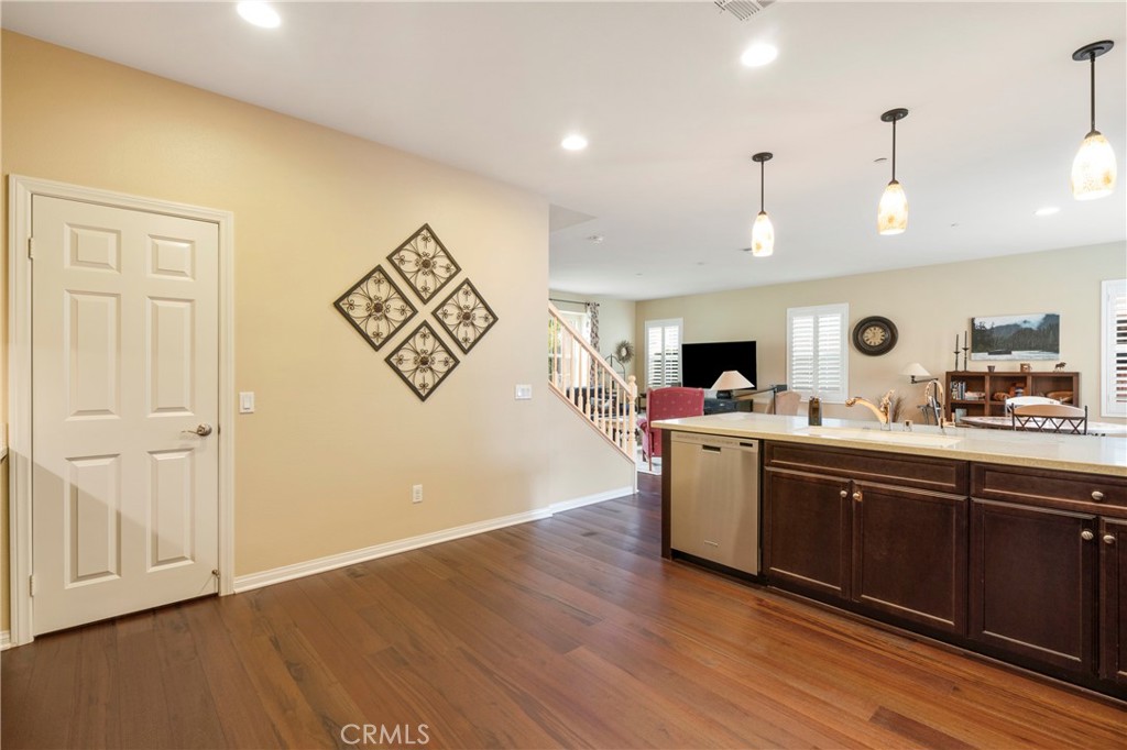 1312 N Hawthorne Way