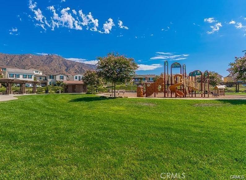 1312 N Hawthorne Way