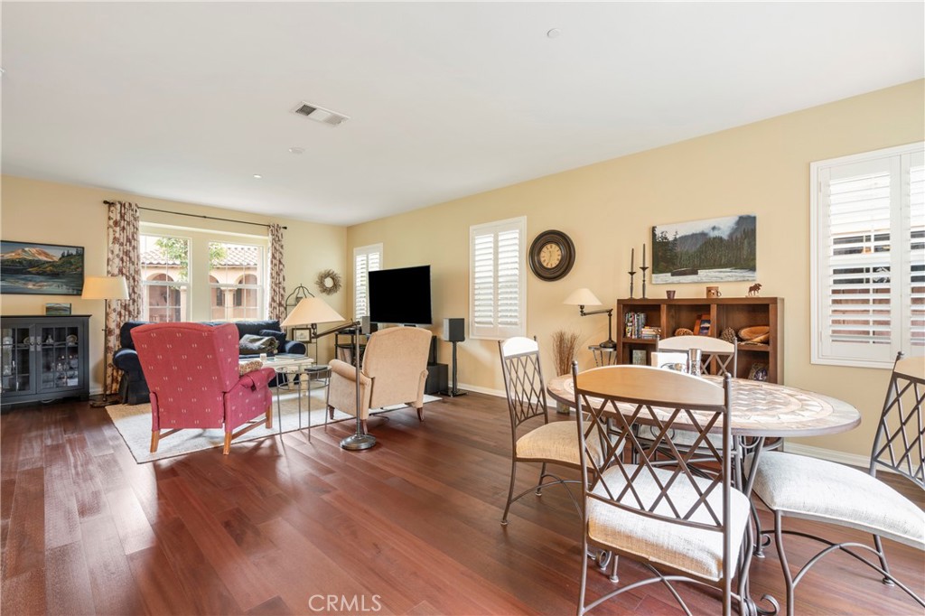 1312 N Hawthorne Way