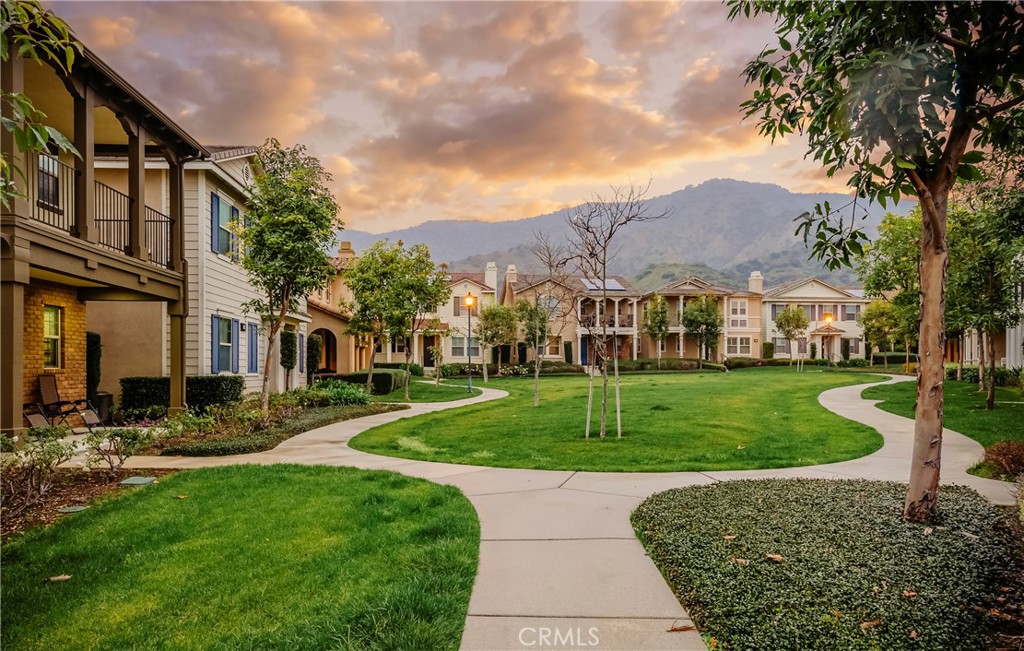 1312 N Hawthorne Way