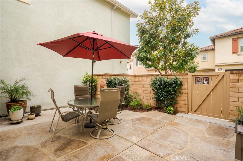 1312 N Hawthorne Way