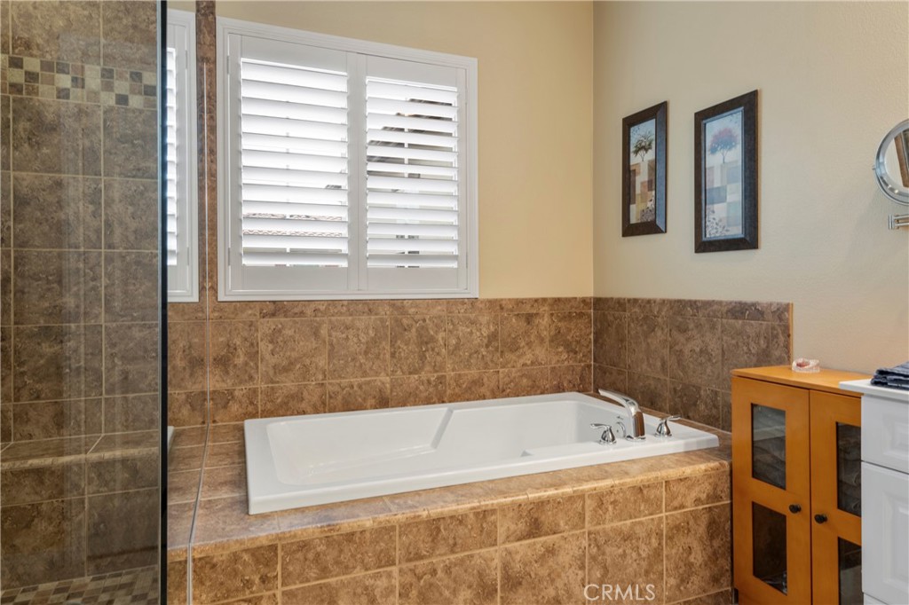 1312 N Hawthorne Way