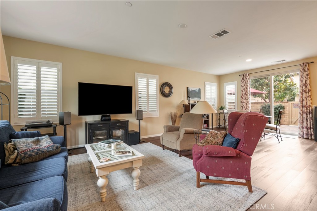 1312 N Hawthorne Way