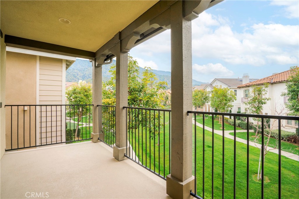 1312 N Hawthorne Way