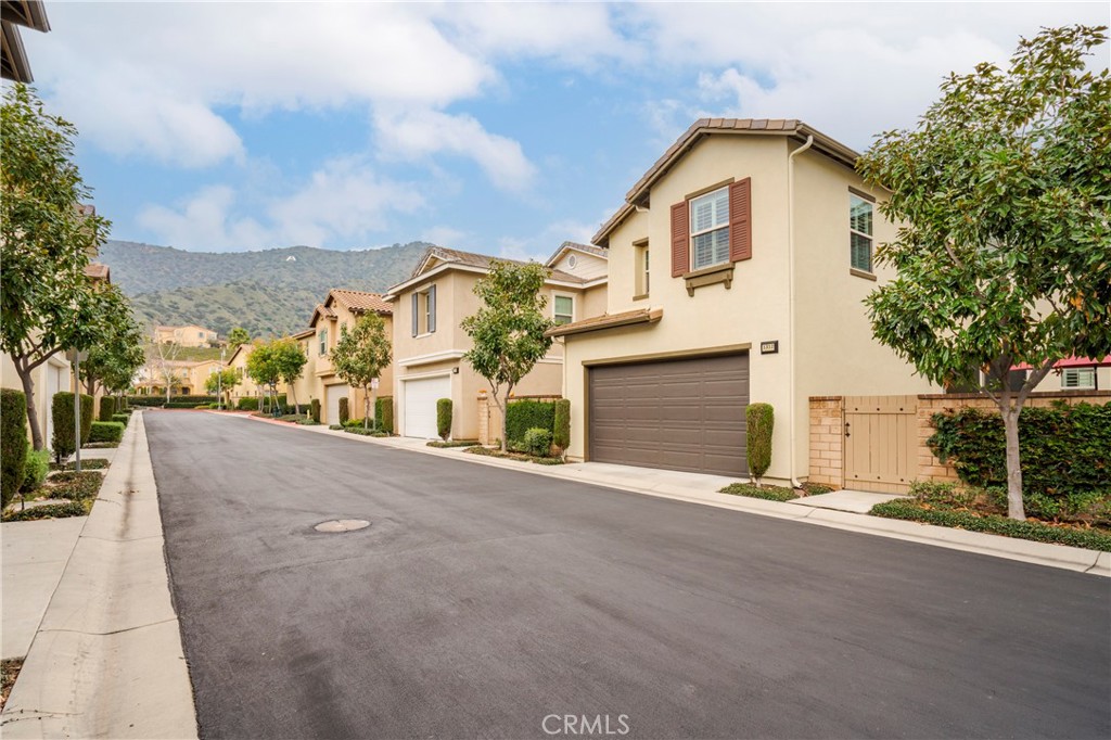 1312 N Hawthorne Way