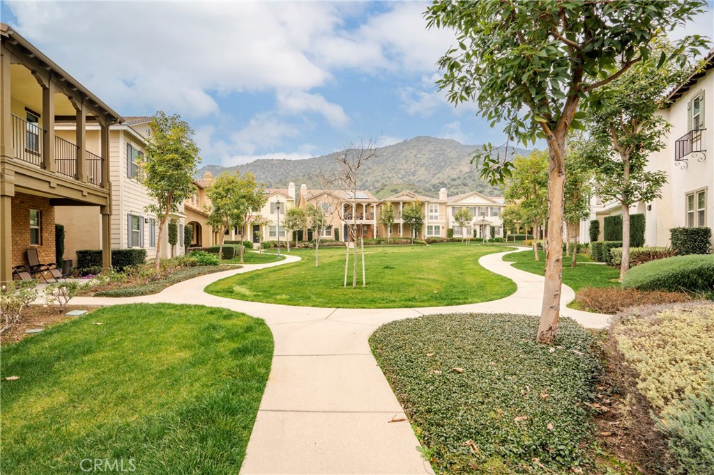 1312 N Hawthorne Way