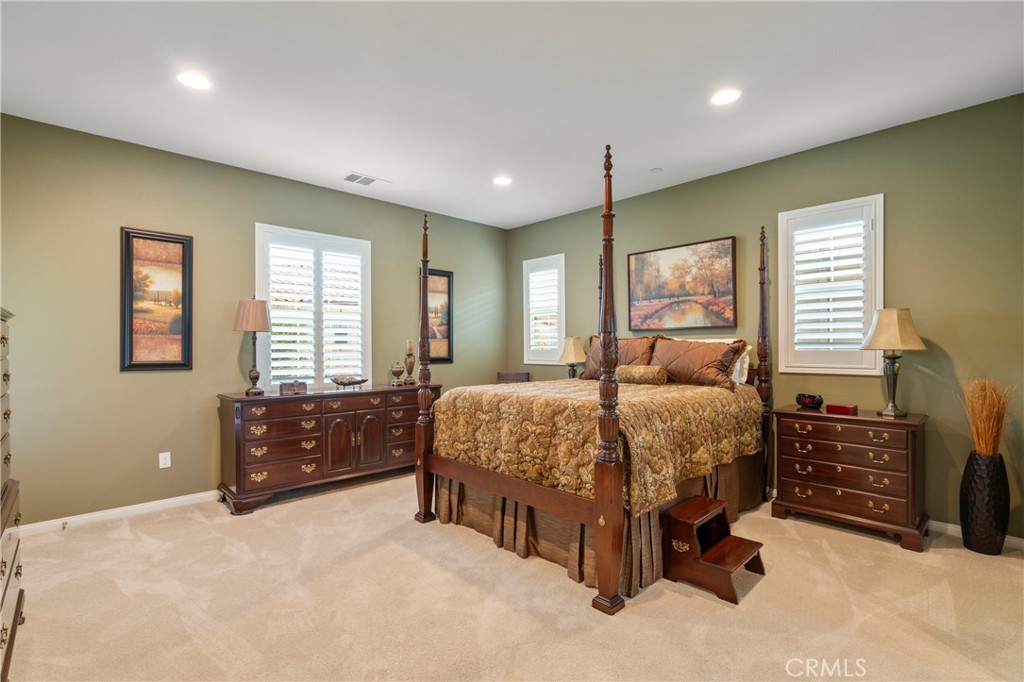 1312 N Hawthorne Way