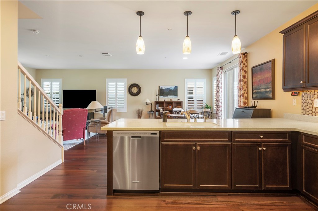 1312 N Hawthorne Way