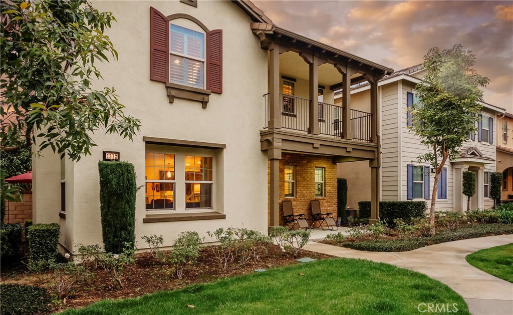 1312 N Hawthorne Way