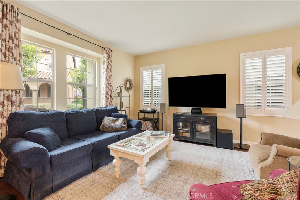 1312 N Hawthorne Way