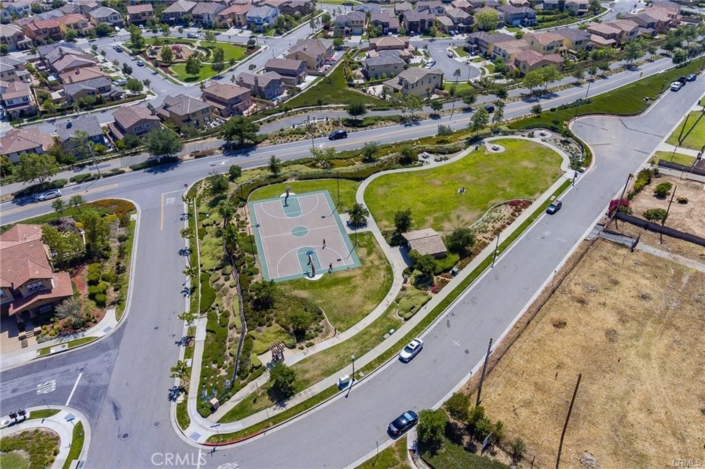 1312 N Hawthorne Way