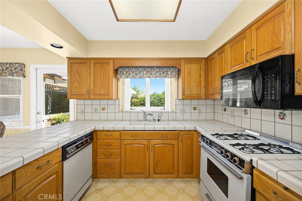 466 Oxford Drive