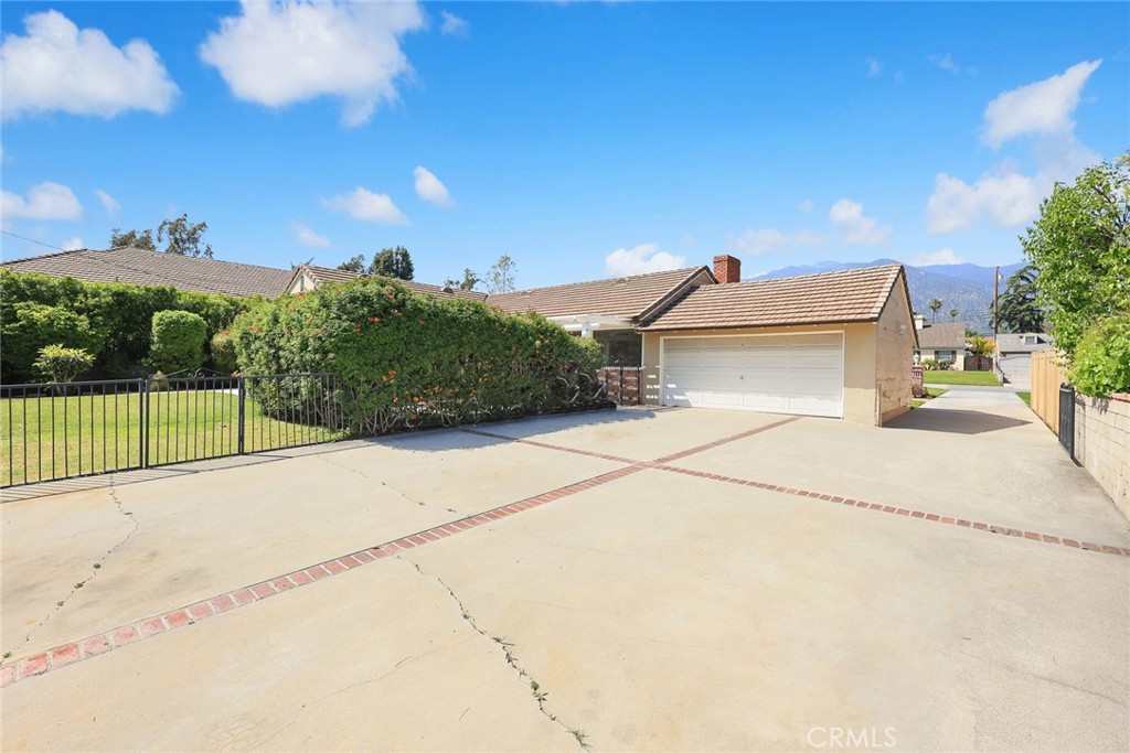 466 Oxford Drive