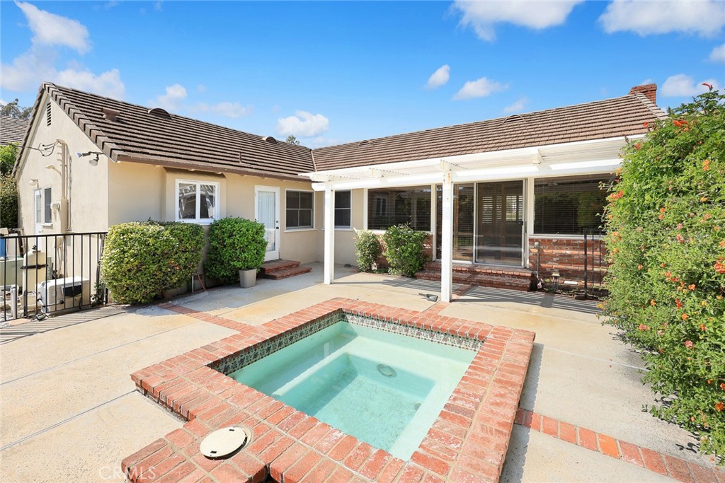 466 Oxford Drive