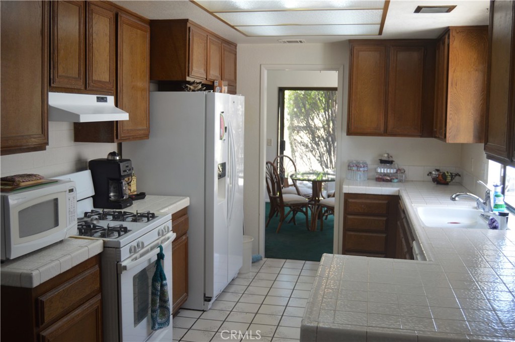 1404 Lemonwood Drive W