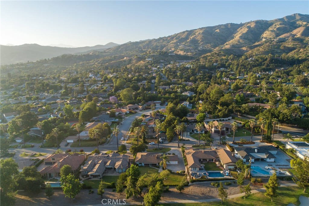 2220 Country Club Drive