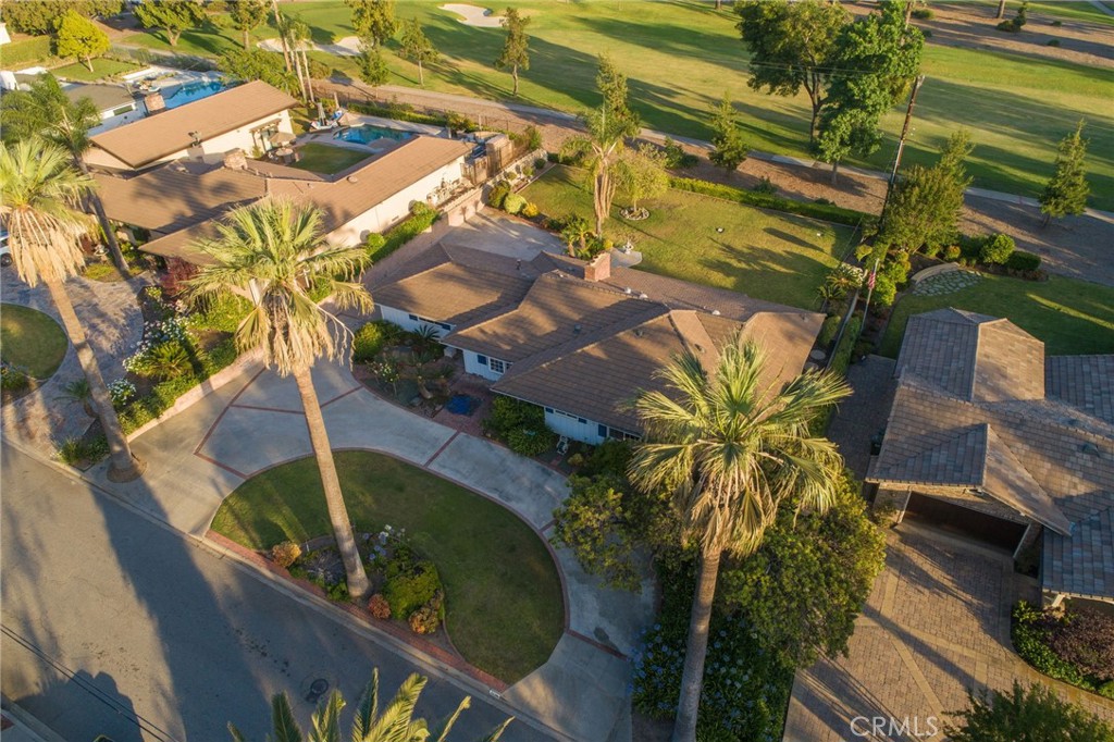 2220 Country Club Drive