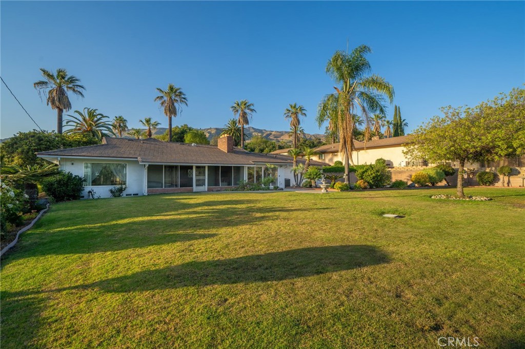 2220 Country Club Drive