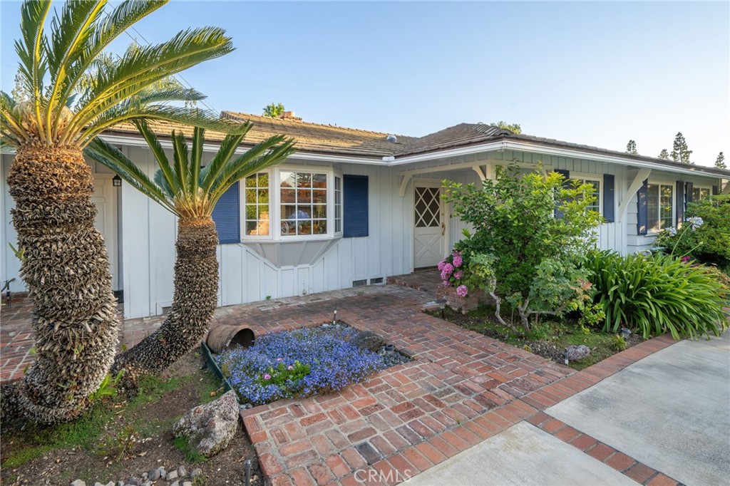 2220 Country Club Drive