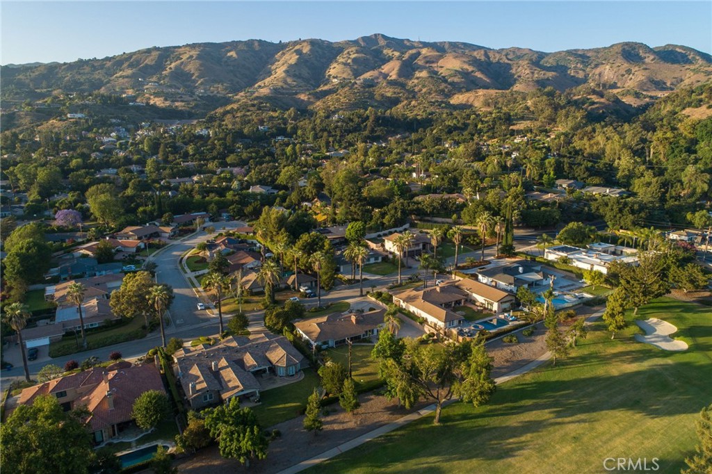 2220 Country Club Drive