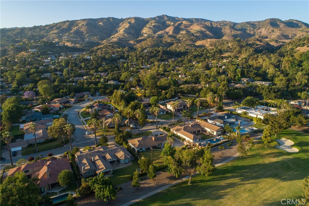 2220 Country Club Drive