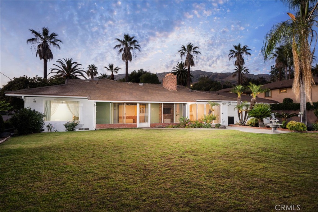 2220 Country Club Drive