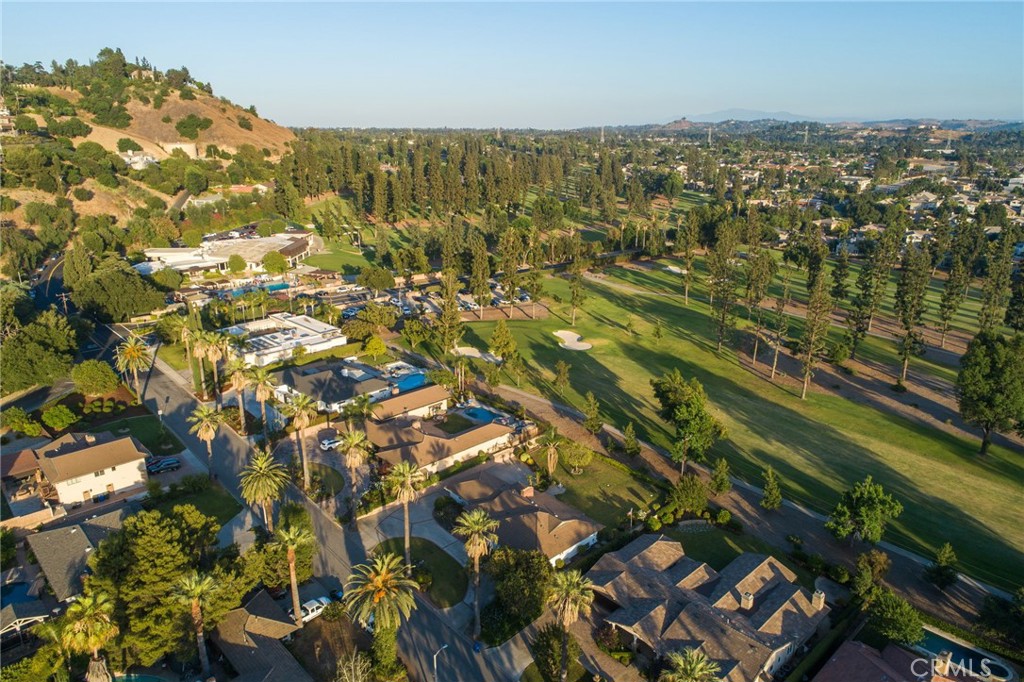 2220 Country Club Drive