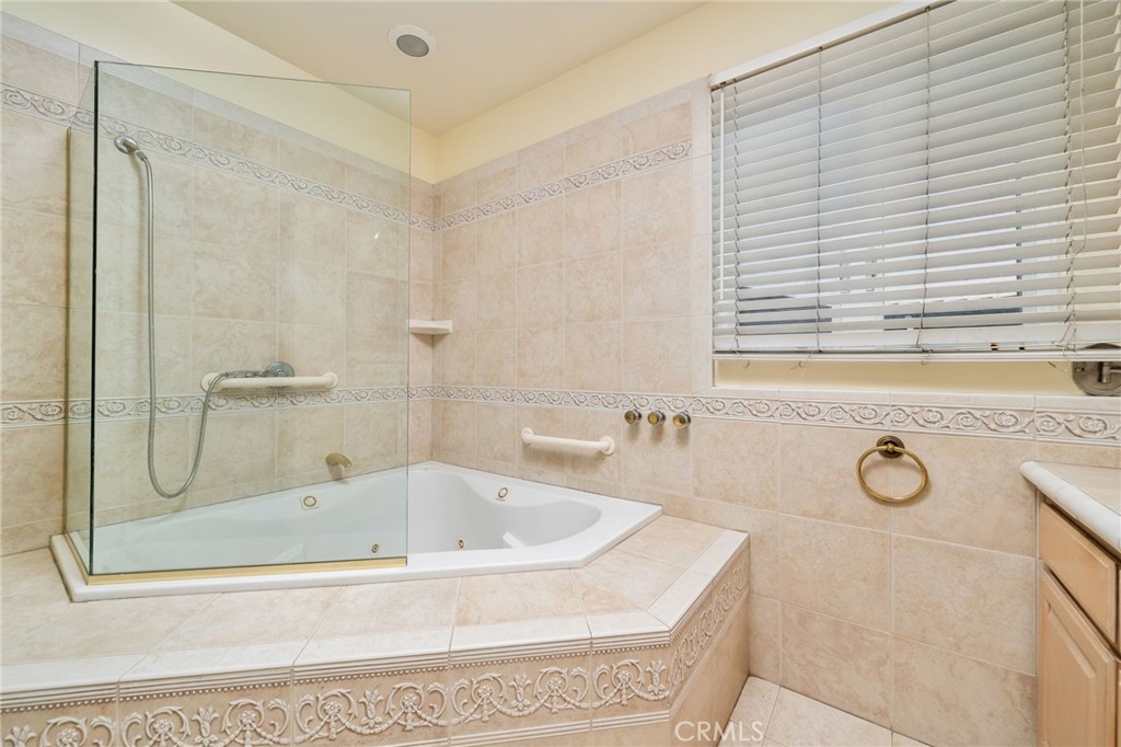 2220 Country Club Drive