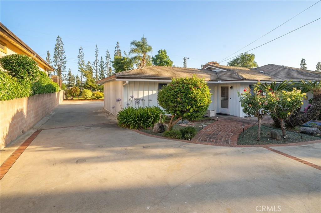 2220 Country Club Drive