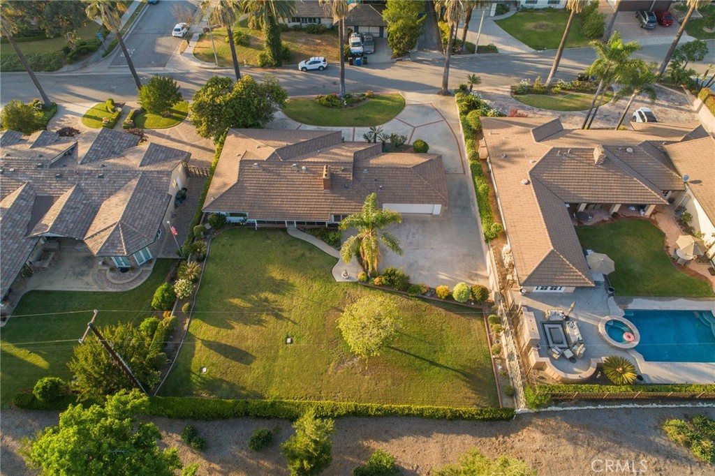 2220 Country Club Drive