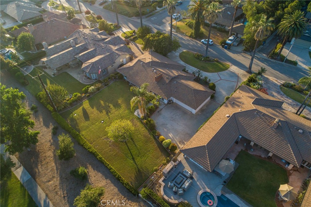 2220 Country Club Drive