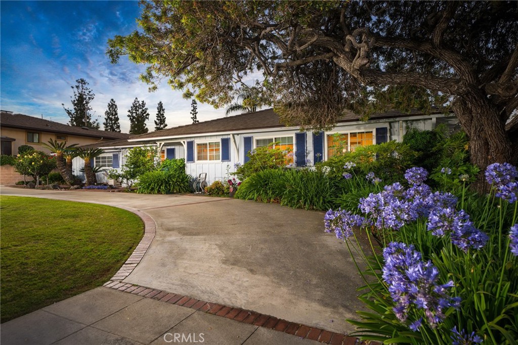 2220 Country Club Drive