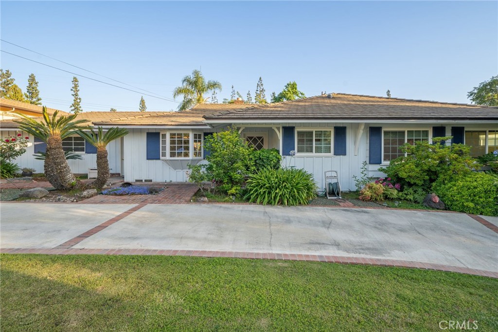 2220 Country Club Drive