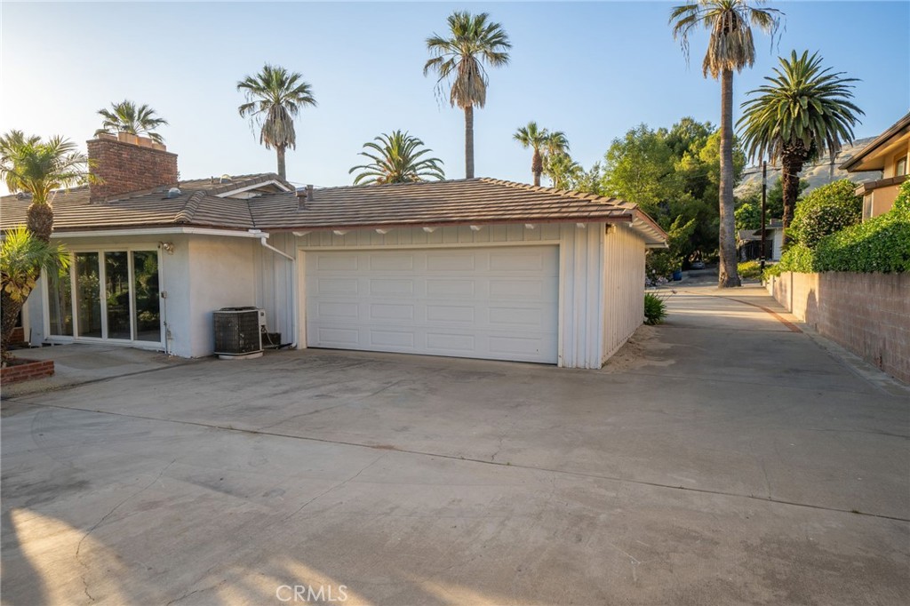 2220 Country Club Drive