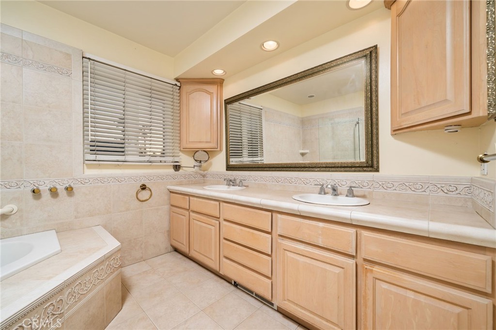 2220 Country Club Drive