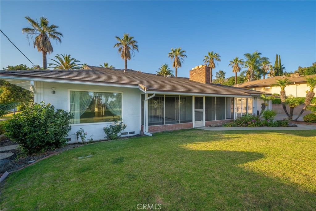 2220 Country Club Drive