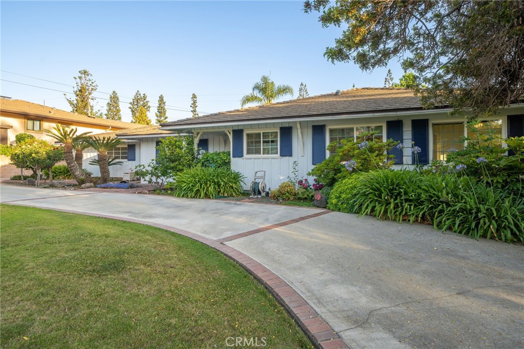 2220 Country Club Drive