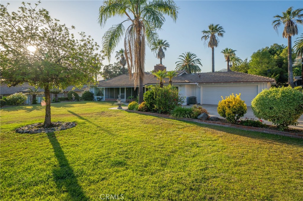 2220 Country Club Drive