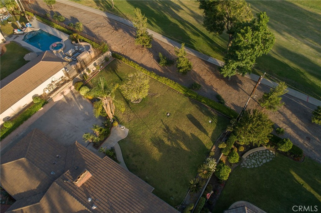 2220 Country Club Drive