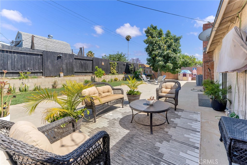 6218 N Hanlin