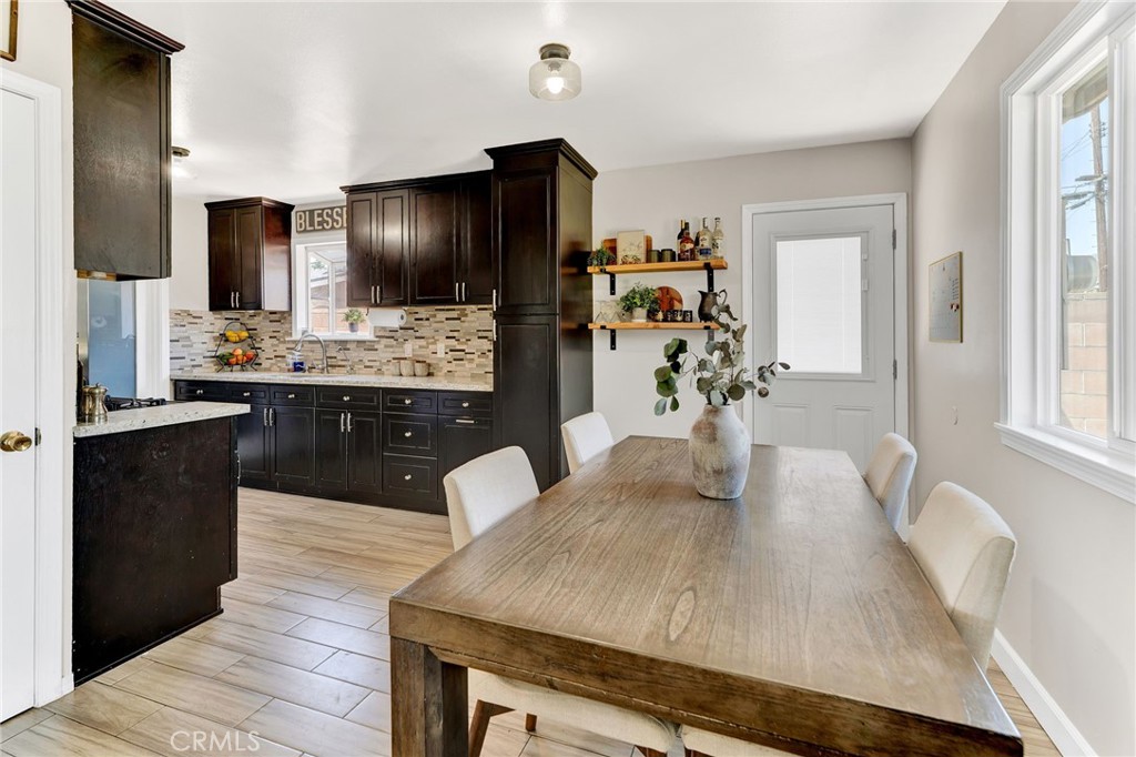 6218 N Hanlin