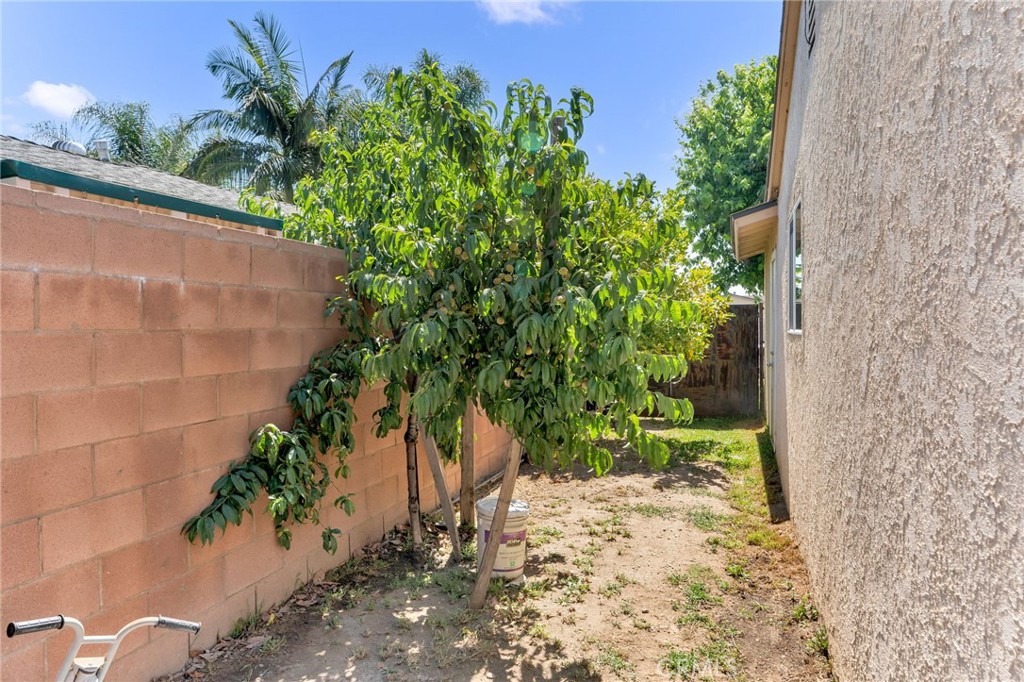 6218 N Hanlin