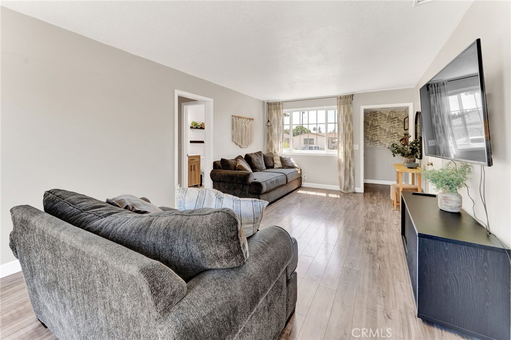 6218 N Hanlin