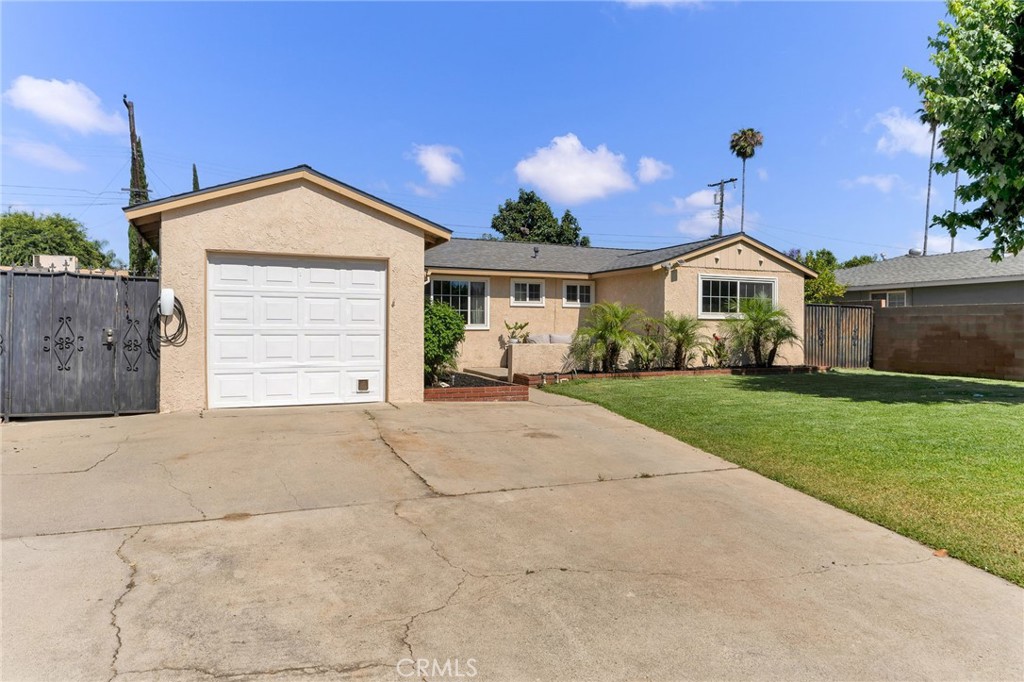 6218 N Hanlin