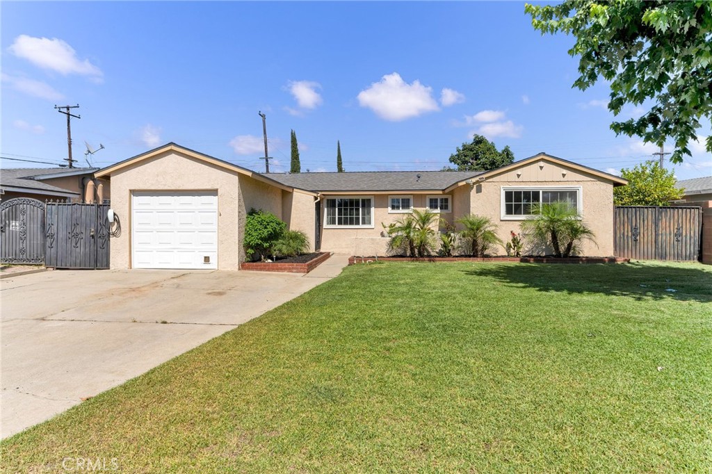 6218 N Hanlin