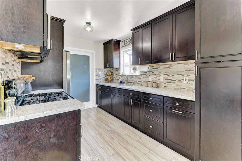 6218 N Hanlin