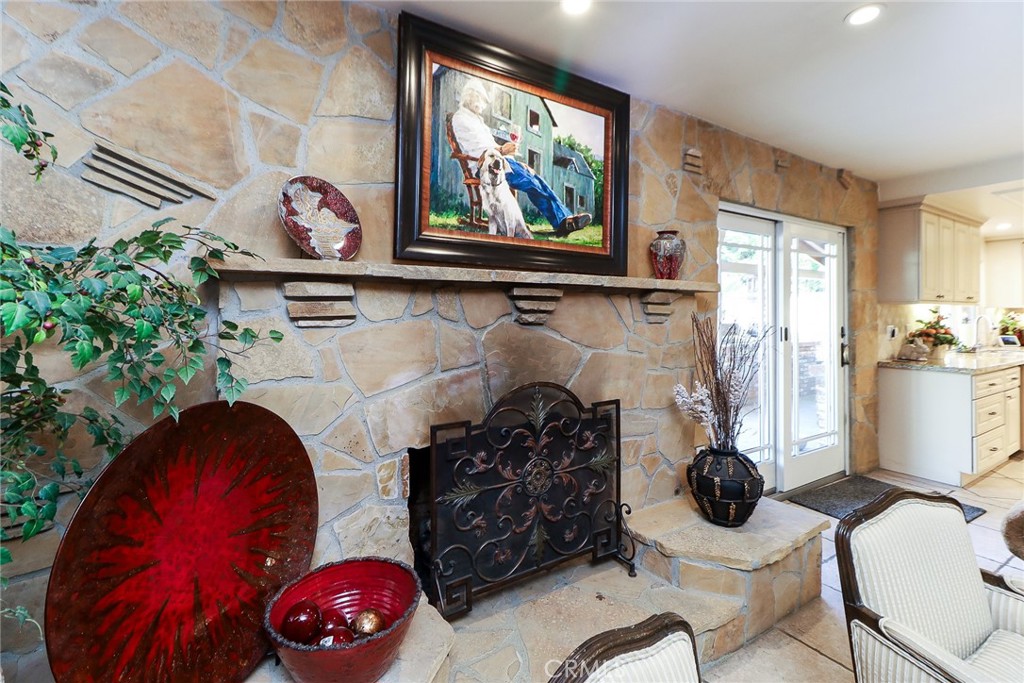 1424 N San Dimas Avenue