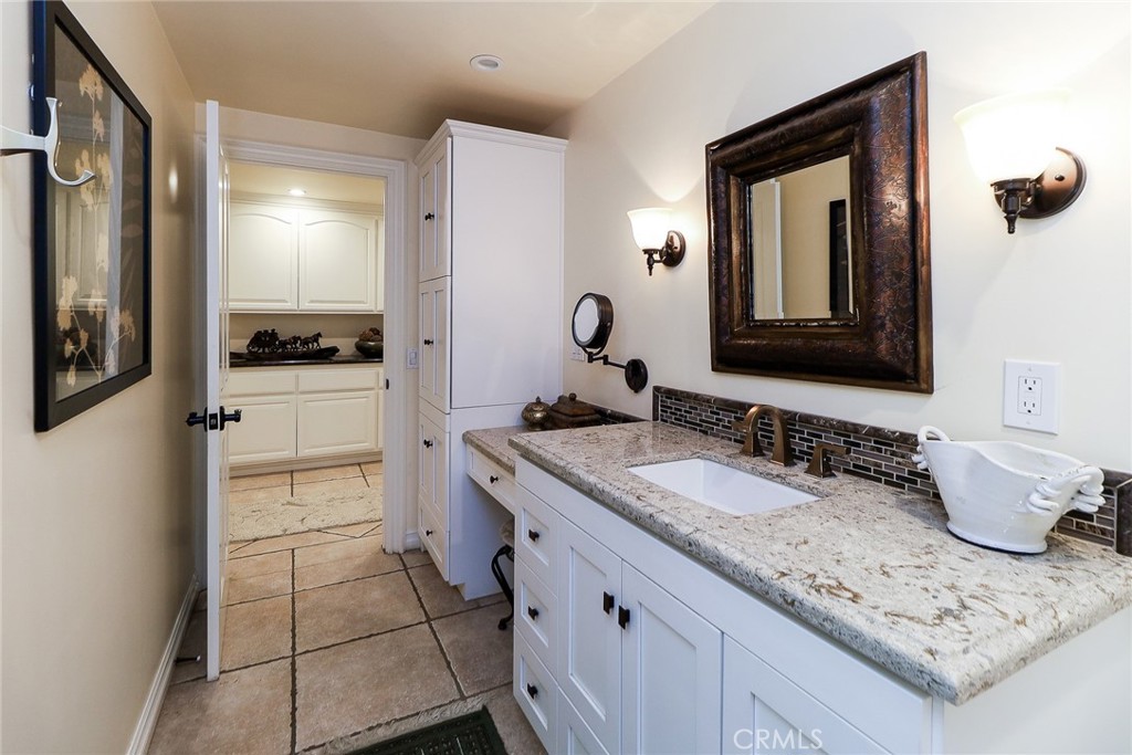 1424 N San Dimas Avenue