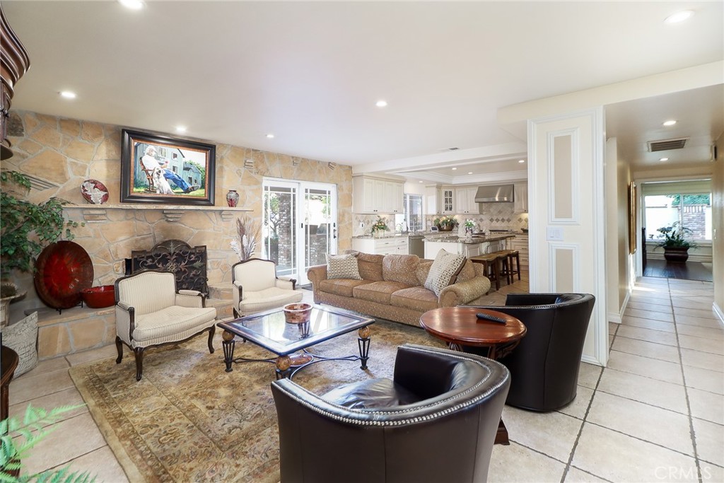 1424 N San Dimas Avenue