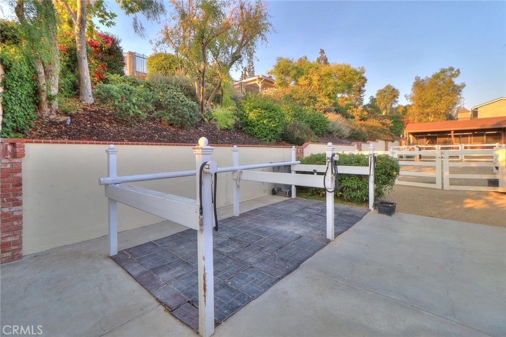 1424 N San Dimas Avenue